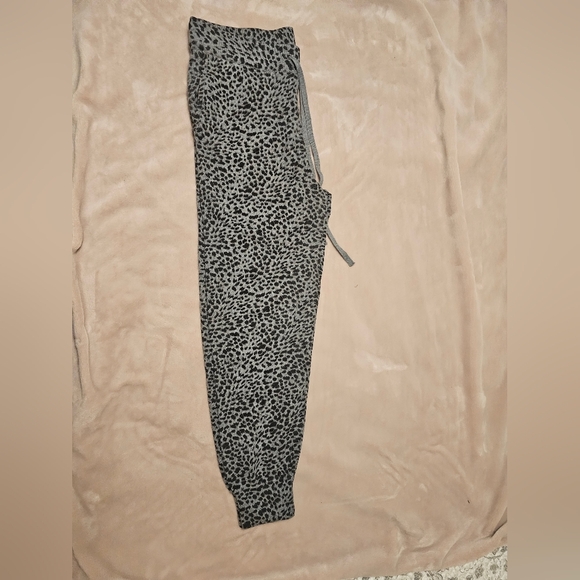 Monrow mini leopard Sweats/Joggers - Picture 3 of 8